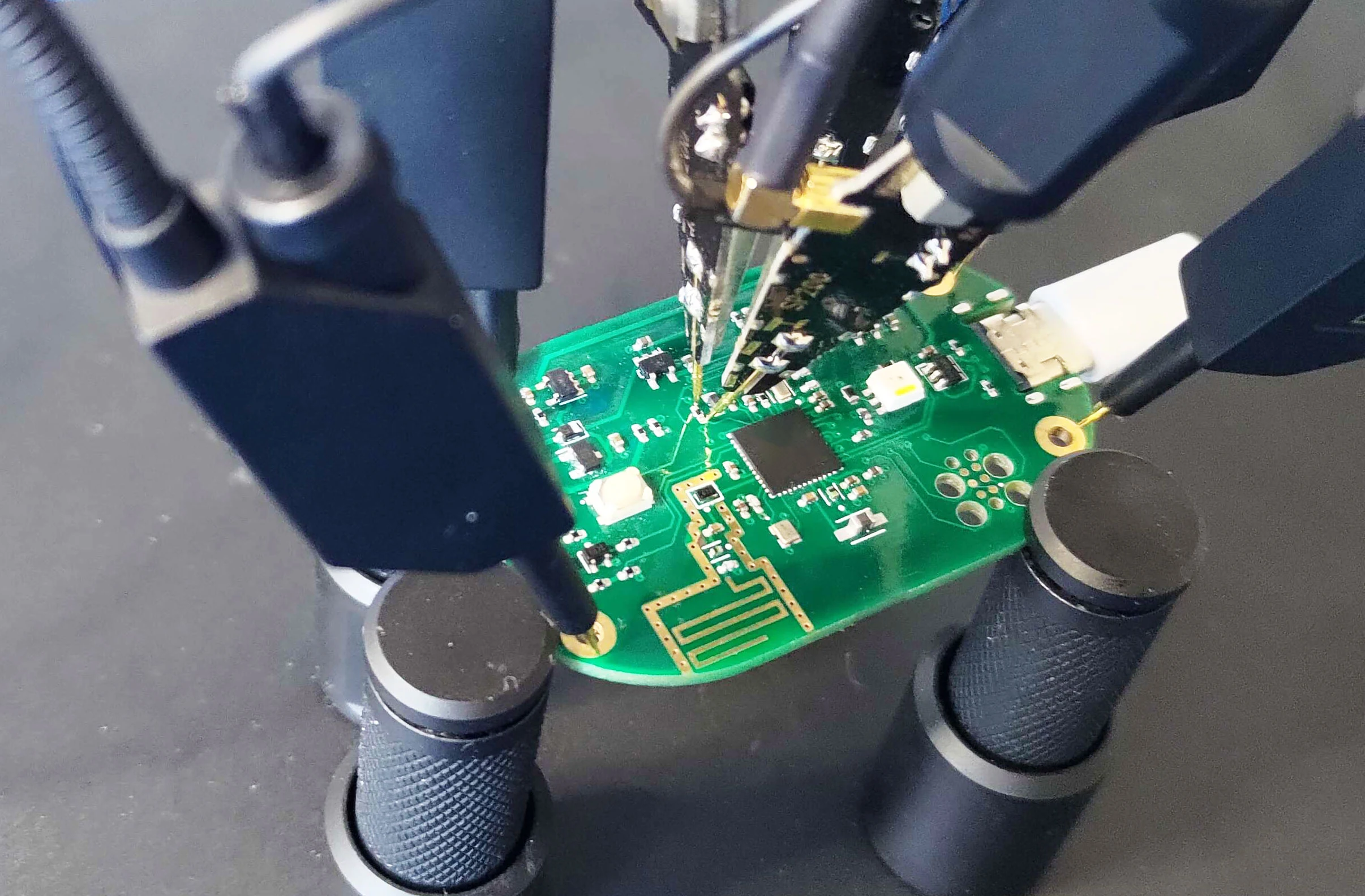 Locknest's electronic card under the microscope